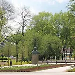 Lumina Apart Near Moniuszko Park