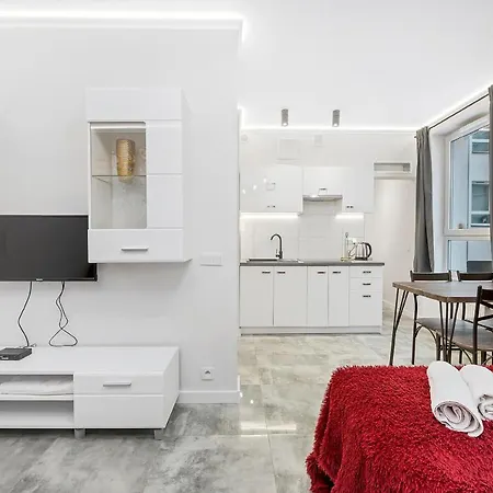 Lumina Apart Near Moniuszko Park *