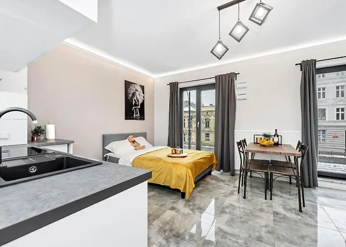 Lumina Apart Near Moniuszko Park *