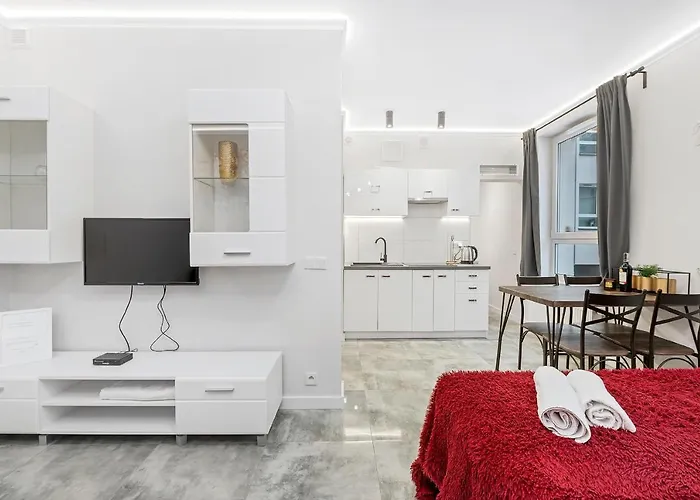 Lumina Apart Near Moniuszko Park *